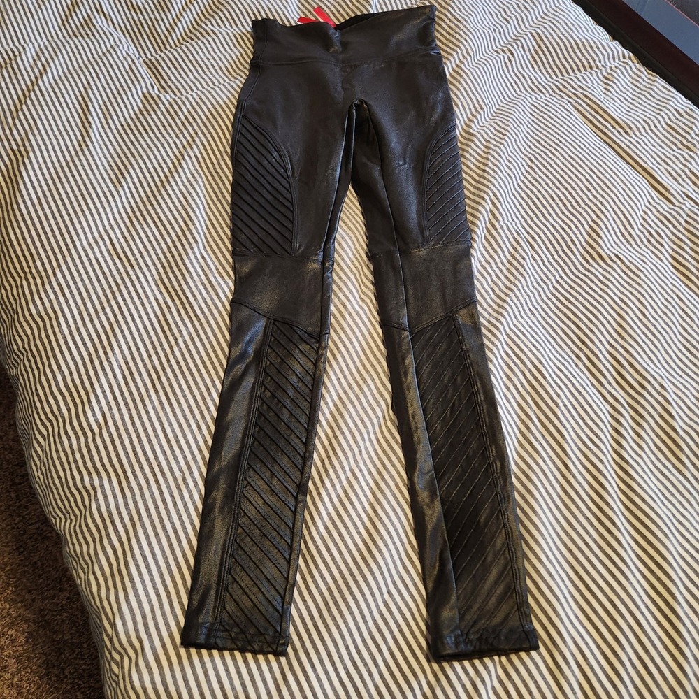 Spanx Faux Leather Moto Leggings Women XS Black Ribbed Quilted 20136R